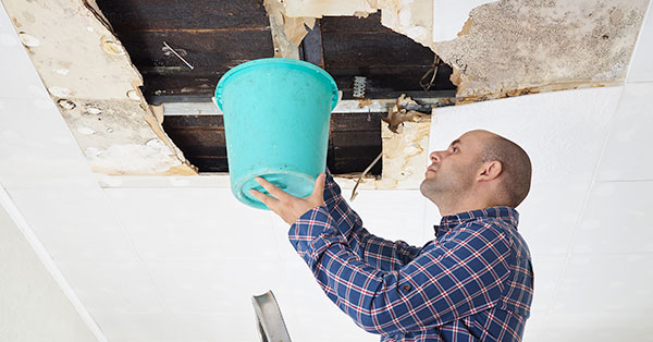 repairing roof leaks 